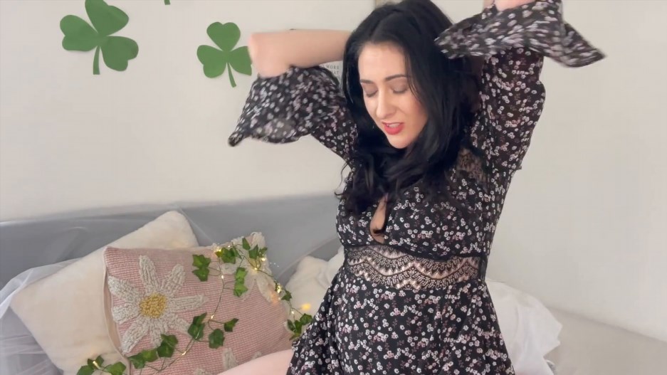 IrishSkylar – You Cant Watch Porn With Your MOM